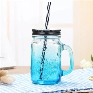 Vēsas dzērienu pudeles